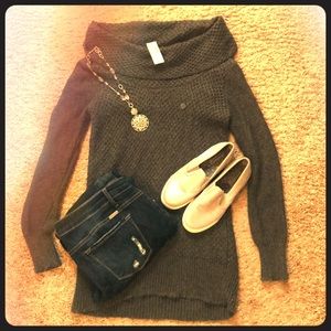 American Eagle off the shoulder Sweater